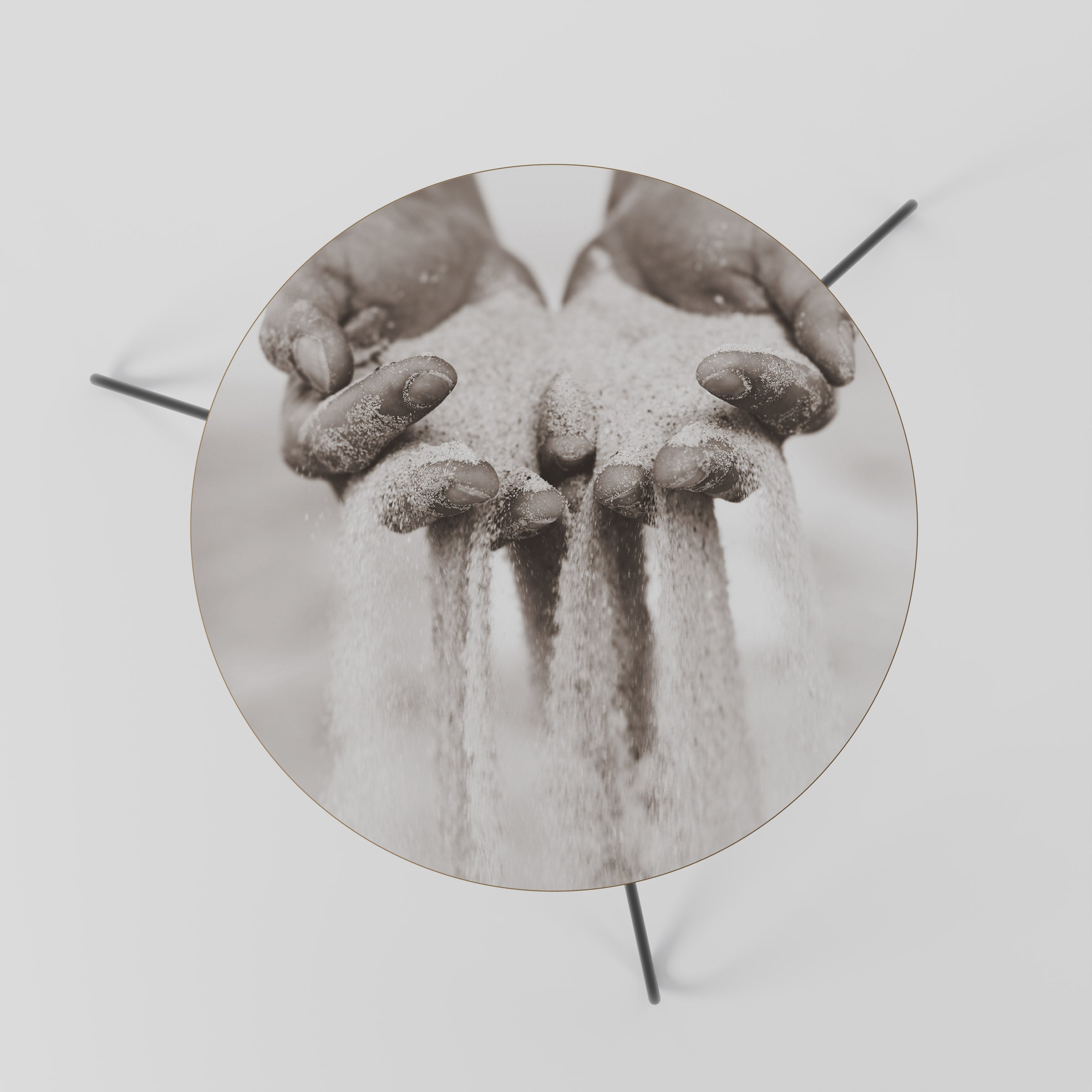 HANDS OF FATE Couchtisch 60