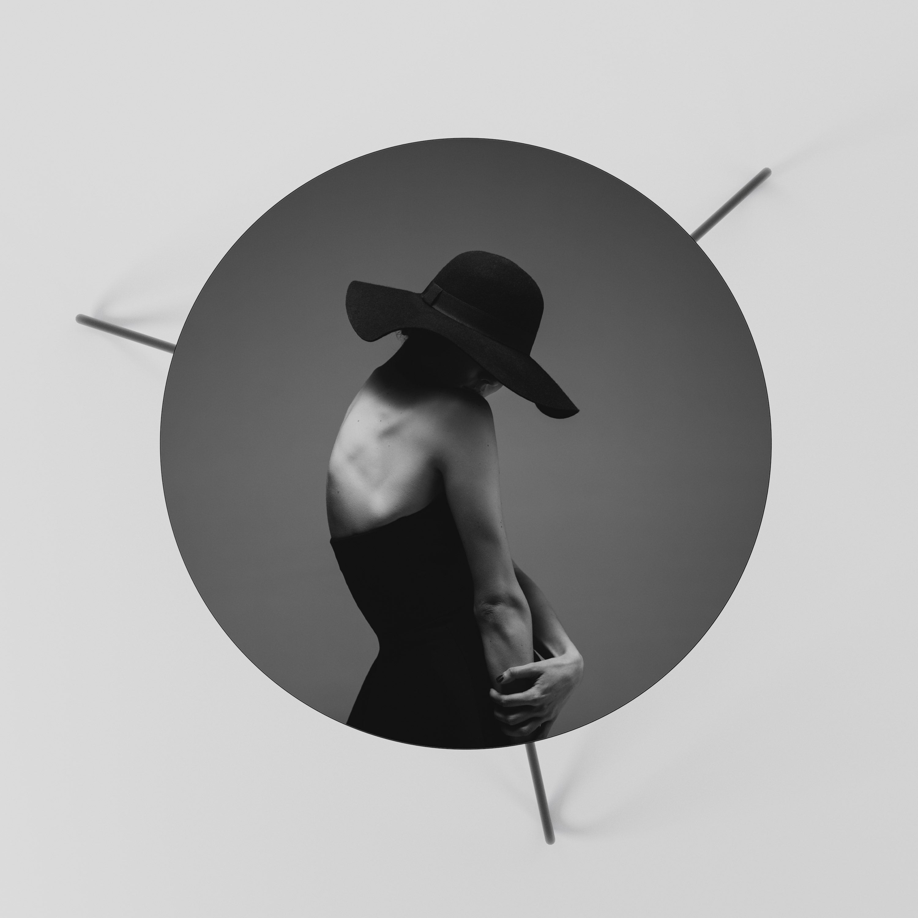 SILHOUETTE OF MYSTERY Couchtisch 60