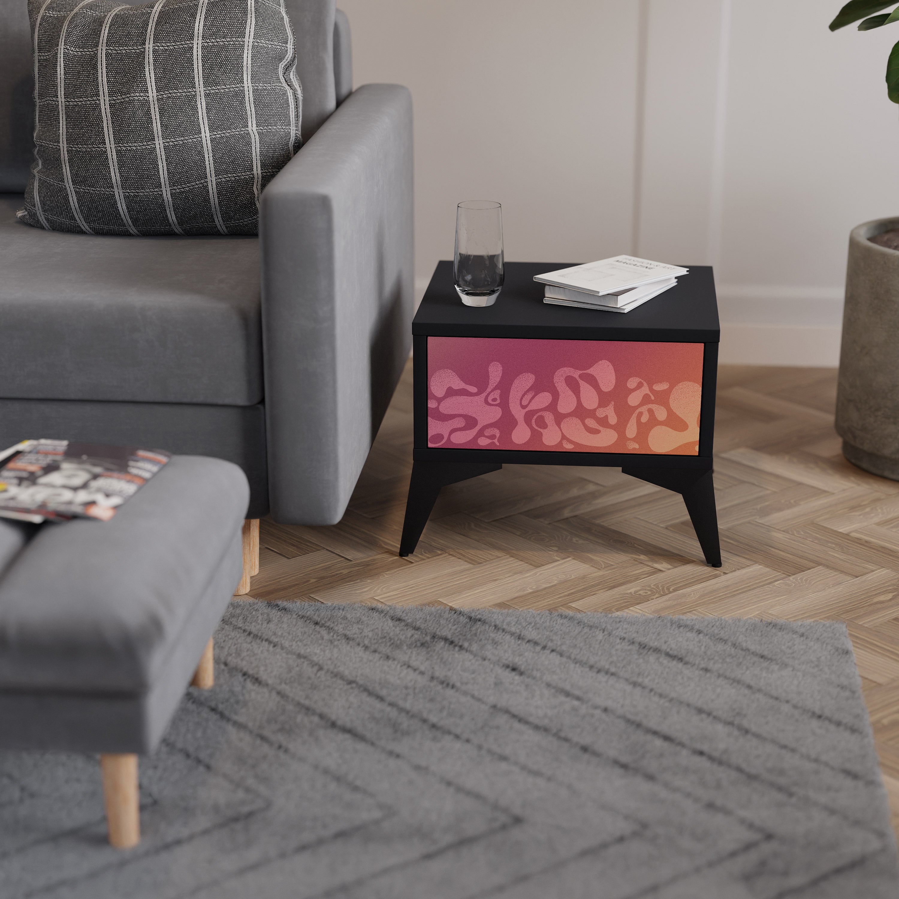 IRREGULAR PINK Nachttisch in schwarzem Finish