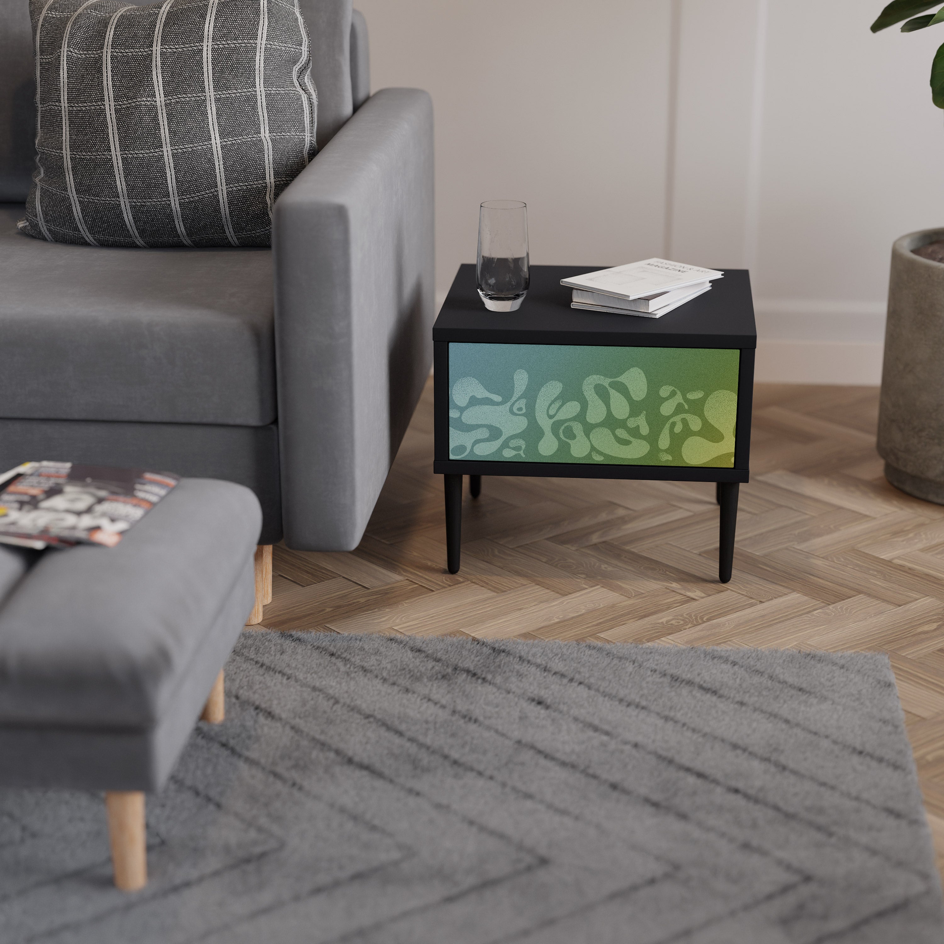 IRREGULAR BLUE Nachttisch in schwarzem Finish