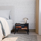 INTREPID FORMATION Nachttisch in Schwarz