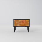 STRENGTHENING RELATION Nachttisch in Schwarz