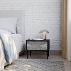 GRAIN LINES Nachttisch in Schwarz