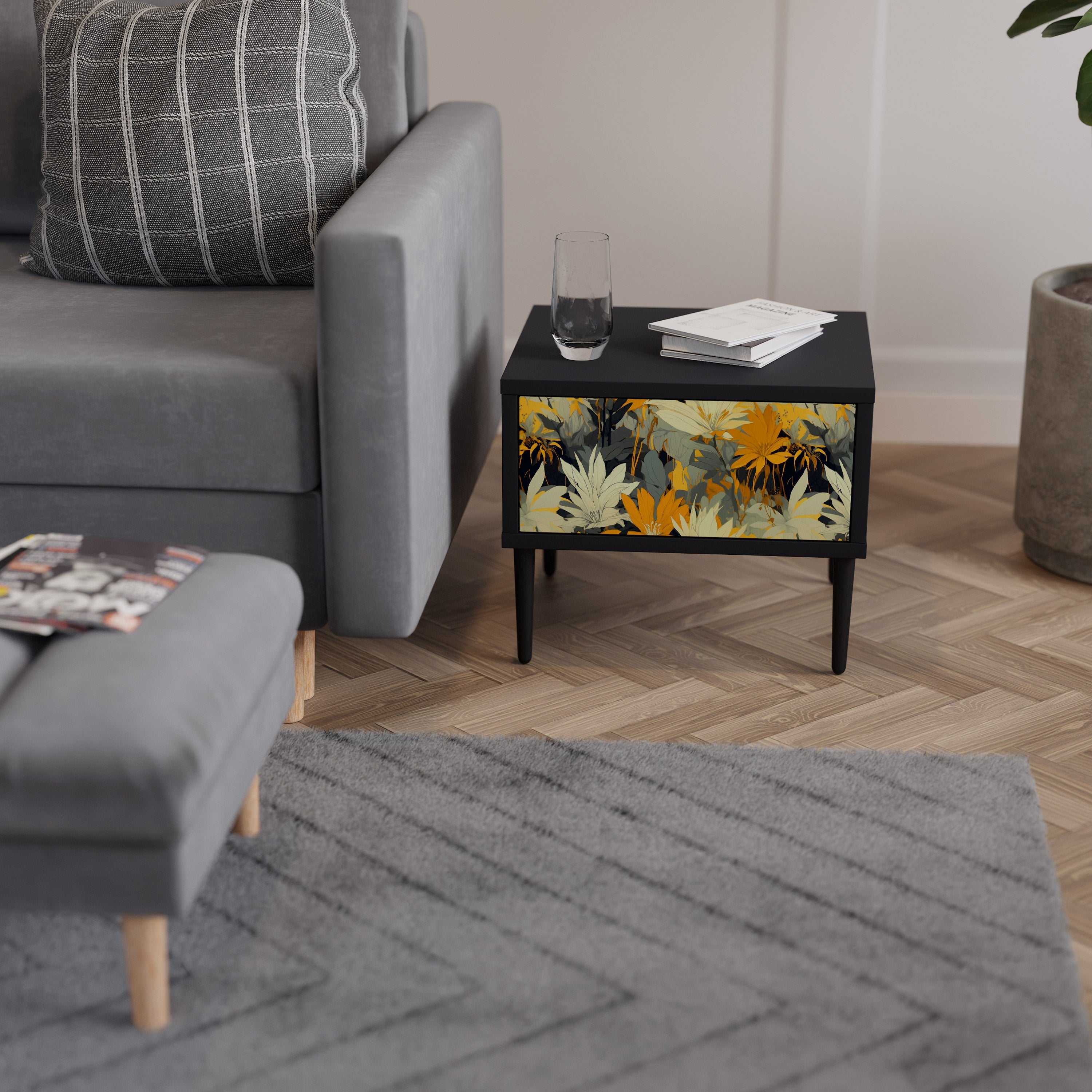 SUNKISSED LILY Nachttisch in Schwarz