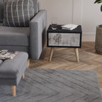 FADE IN THE TREES Nachttisch in Schwarz