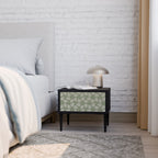 LEAVES ON GREEN Nachttisch in Schwarz