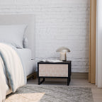 LEAVES ON BEIGE Nachttisch in Schwarz