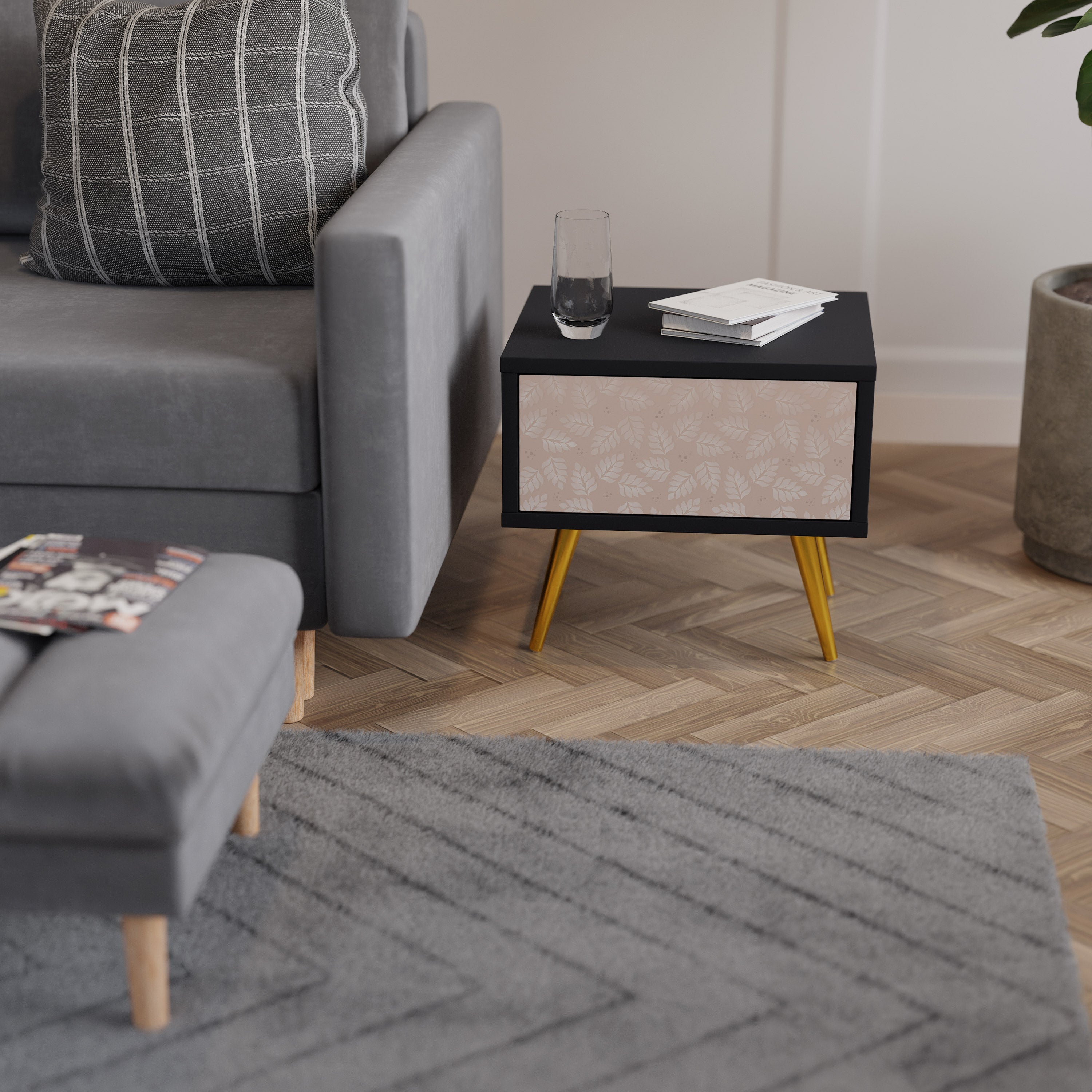 LEAVES ON BEIGE Nachttisch in schwarzem Finish