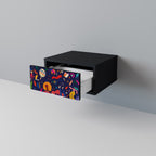 FESTIVE PLEASURES Nachttisch in Schwarz