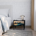 OMINOUS MOUNTAINS Nachttisch in Schwarz