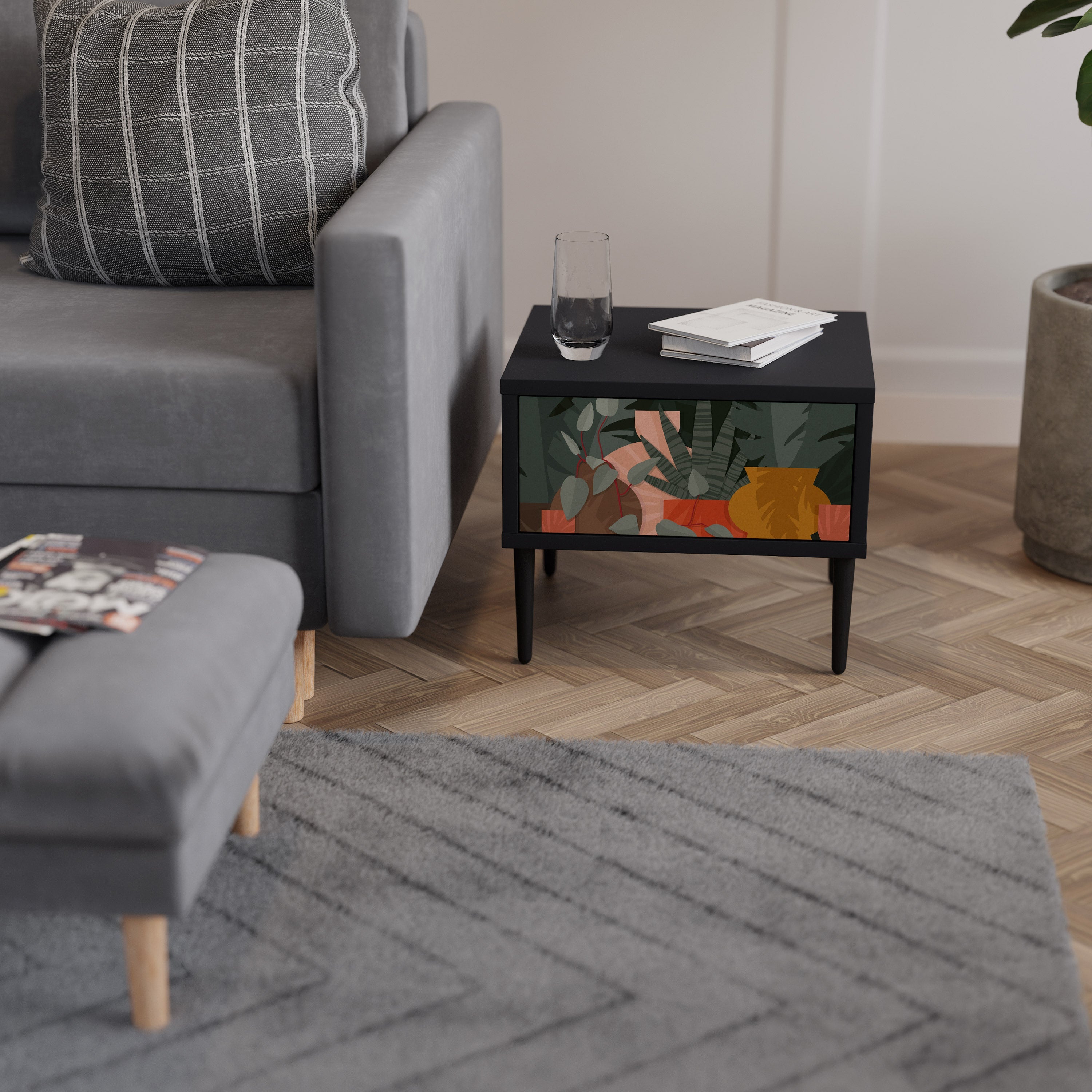 TROPICAL COMPOSITION Nachttisch in Schwarz