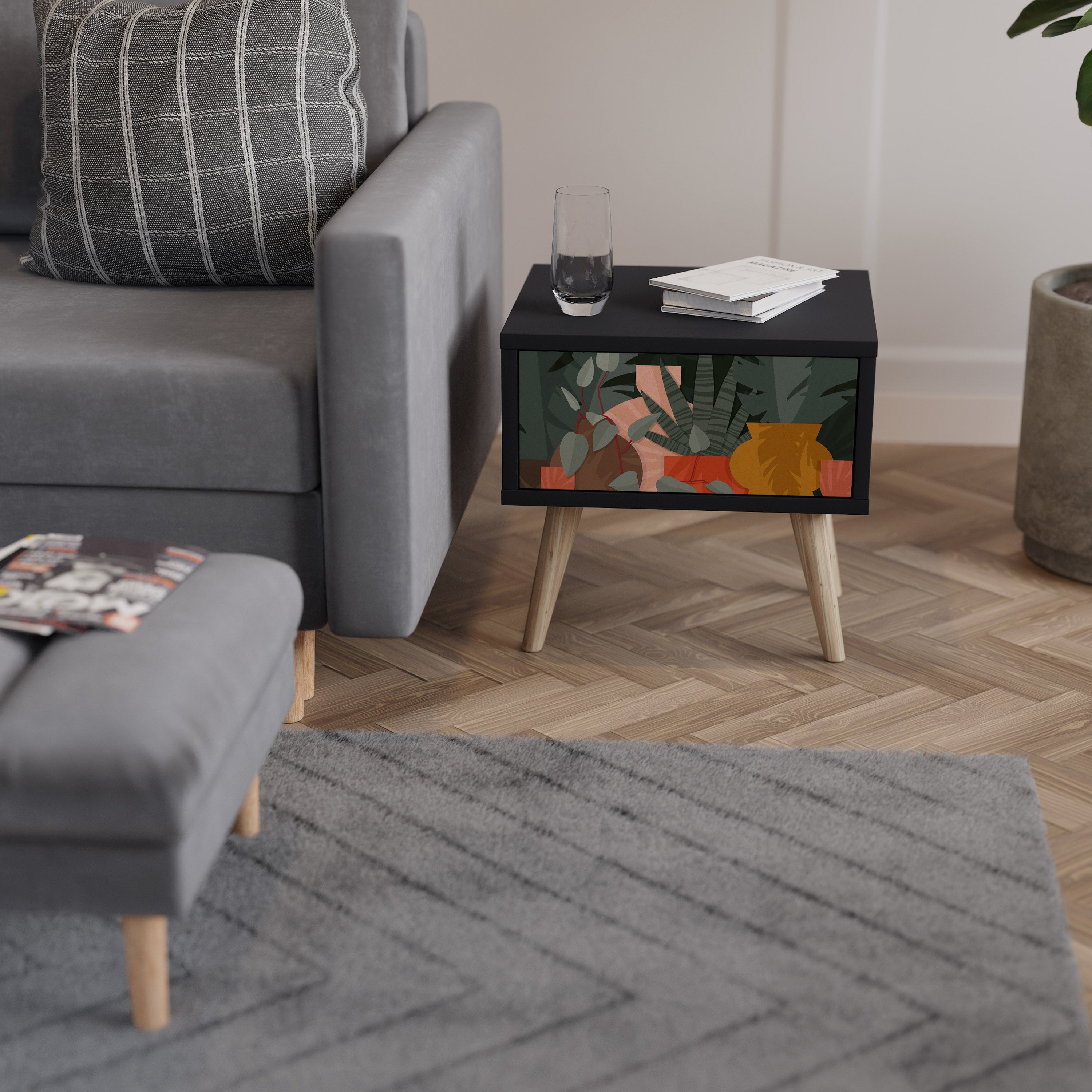TROPICAL COMPOSITION Nachttisch in Schwarz