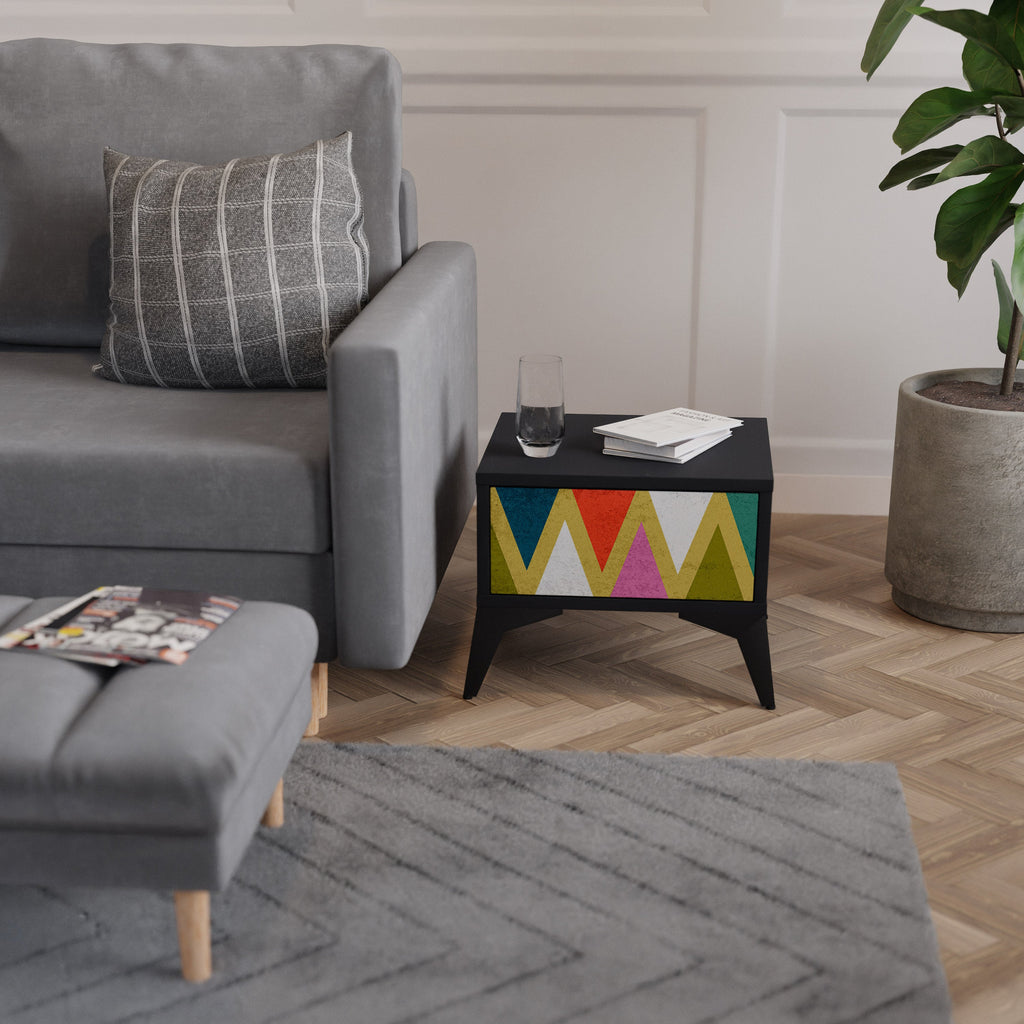 COLORFUL TRIANGLES Nachttisch in Schwarz