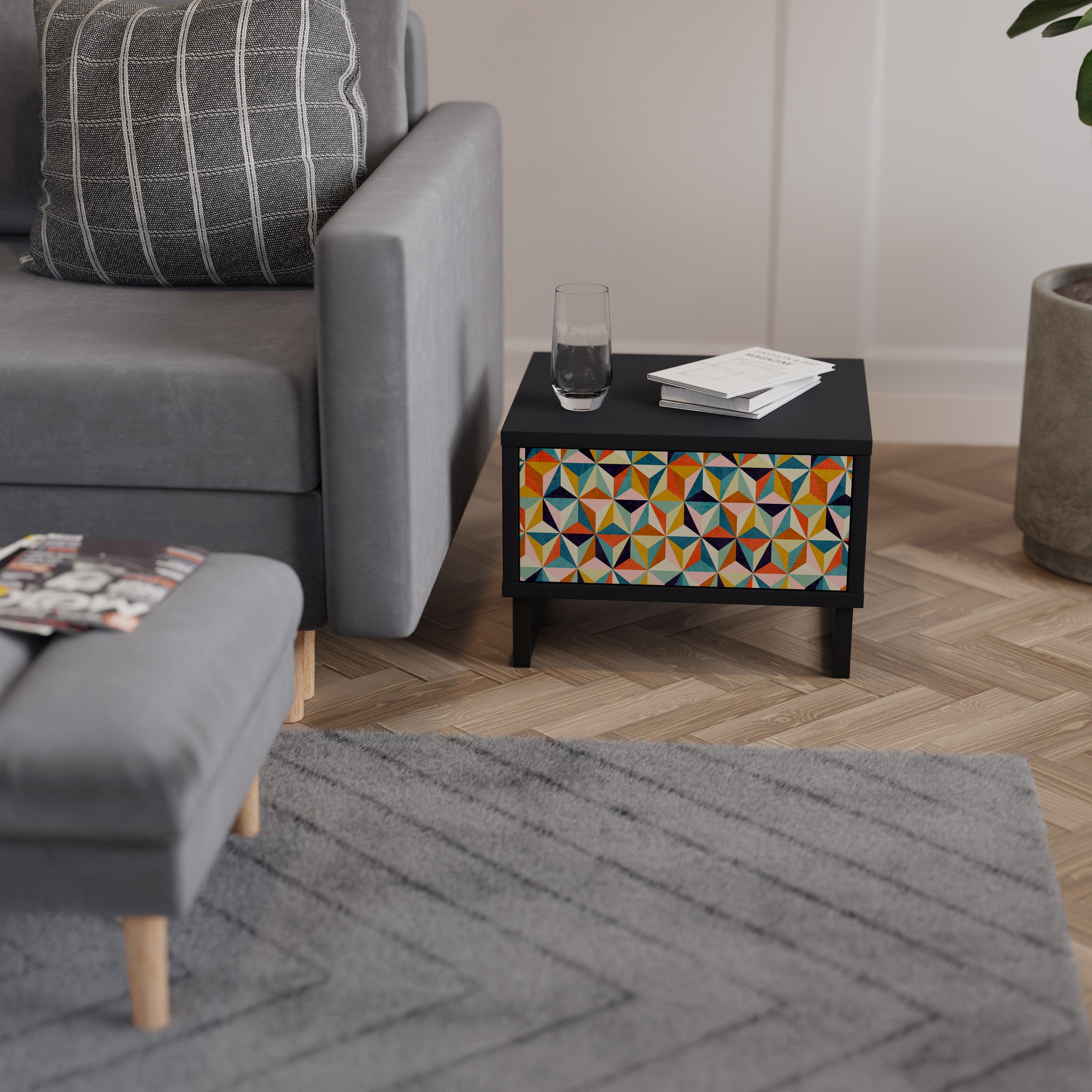 TESSELATE TREASURES Nachttisch in Schwarz