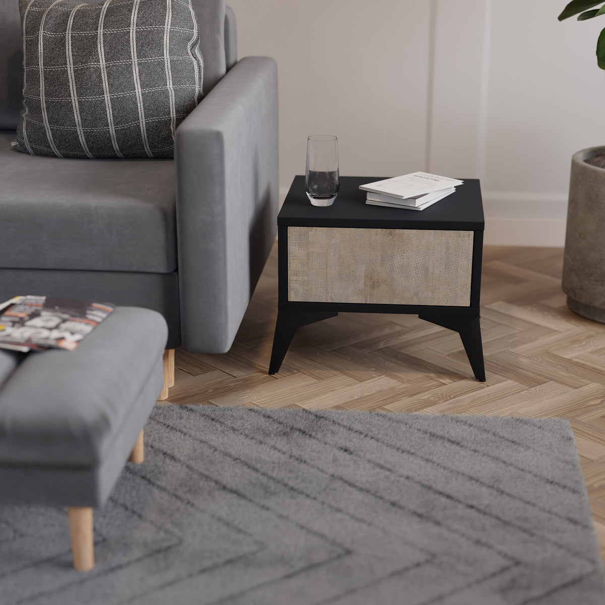 SCREEN ERROR Nachttisch