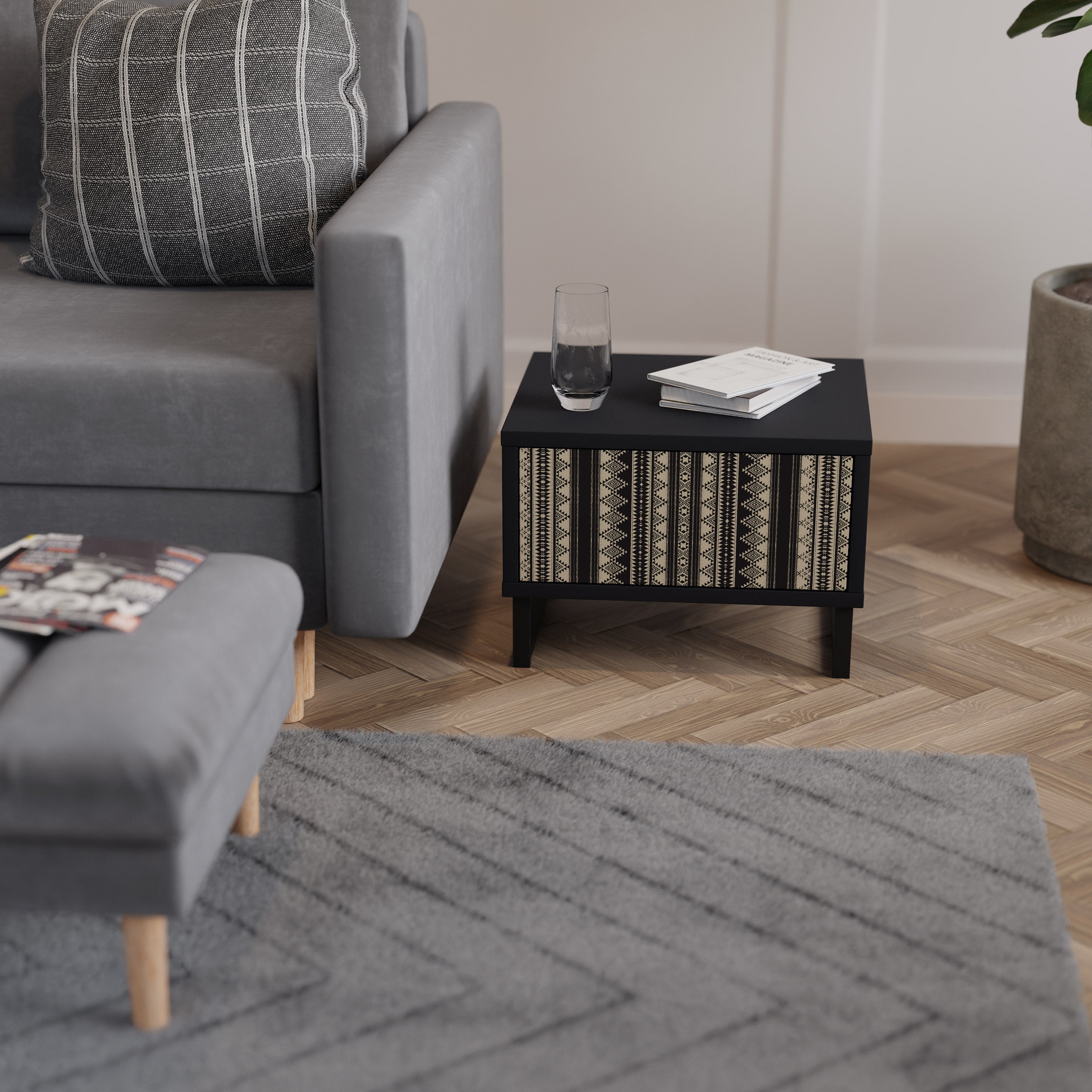 AZTEC Nachttisch in Schwarz