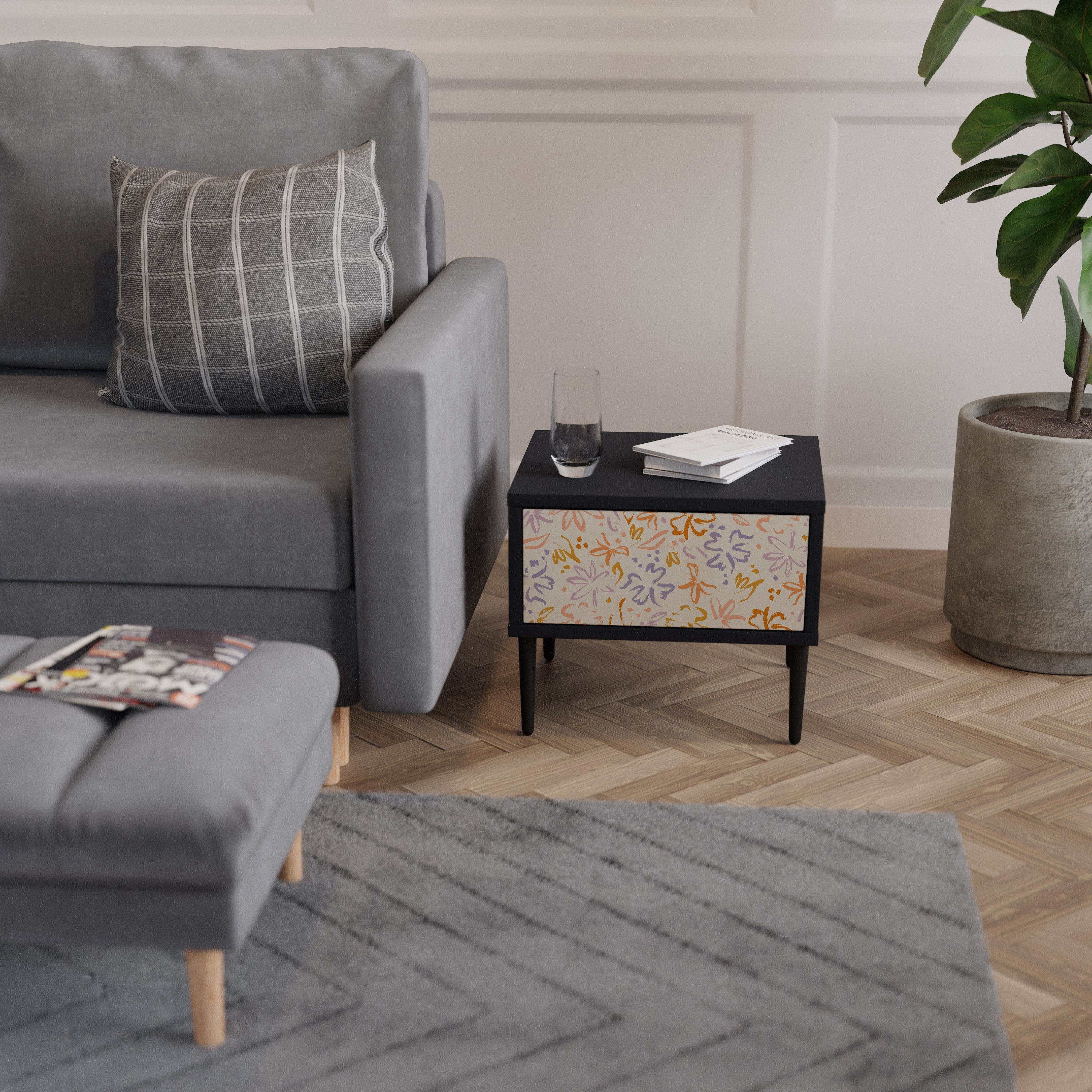 SPRING WHIMSY Nachttisch in Schwarz