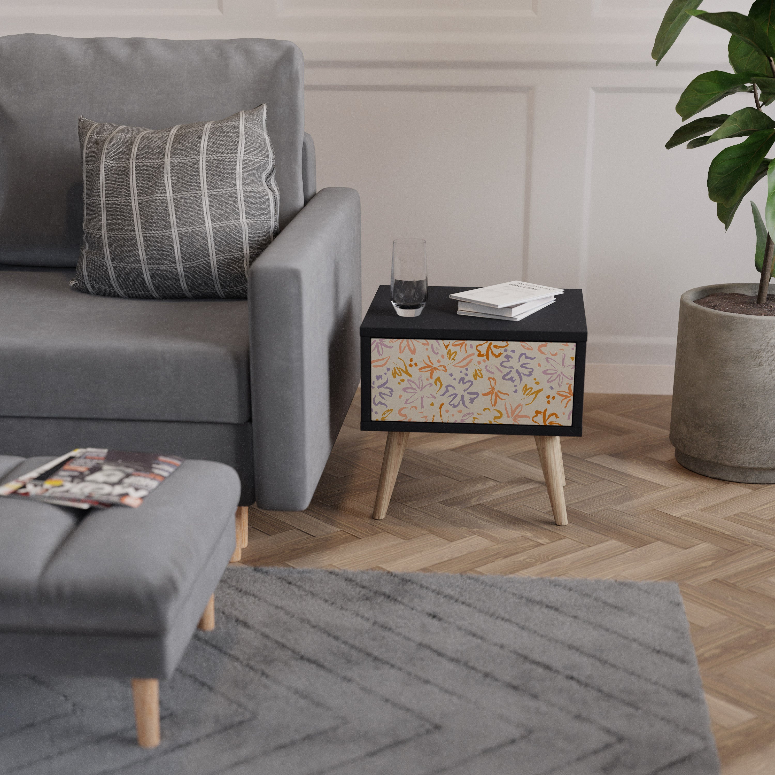 SPRING WHIMSY Nachttisch in Schwarz