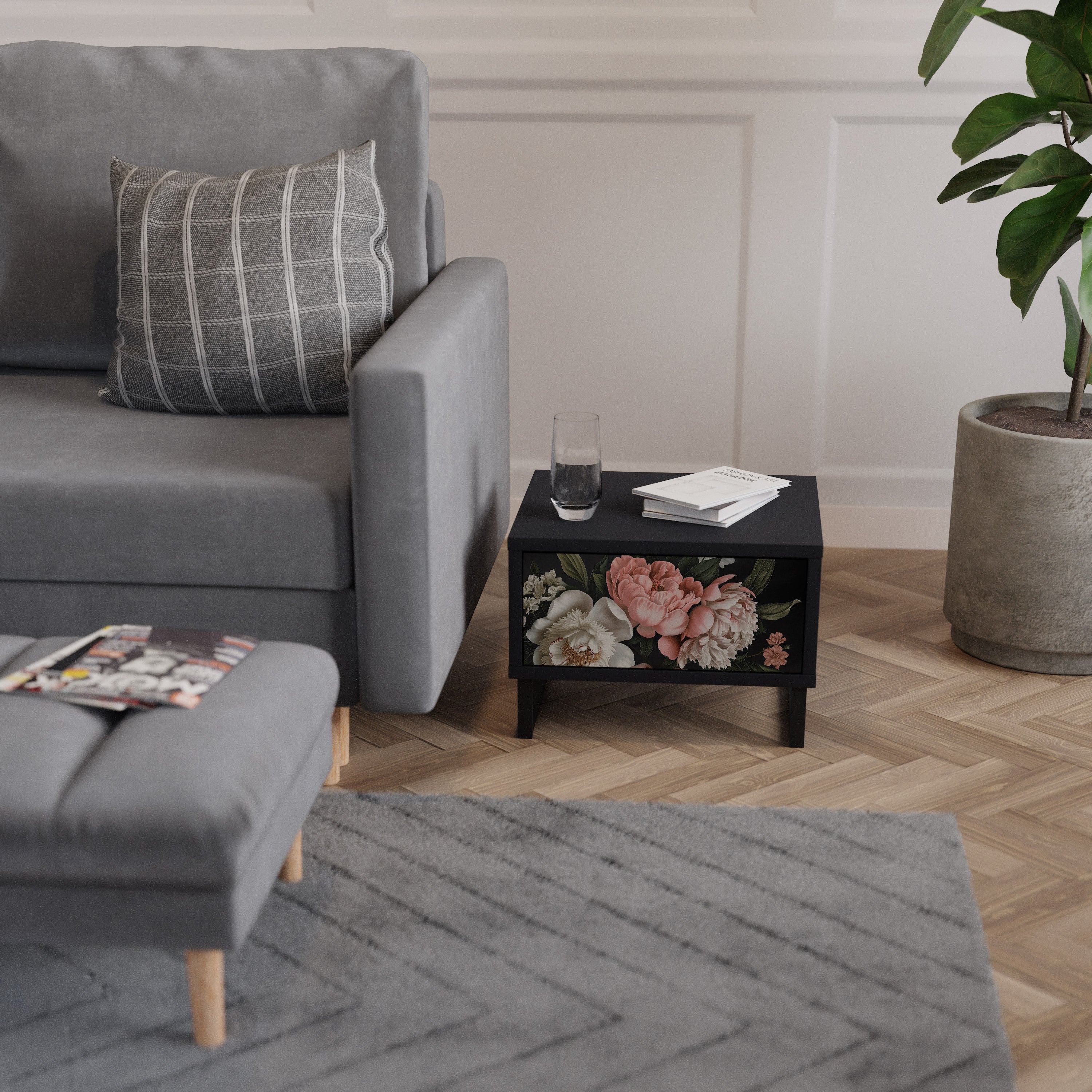 LUSH ELEGANCE Nachttisch in Schwarz