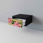 FRAGILE BEAUTY Nachttisch in Schwarz