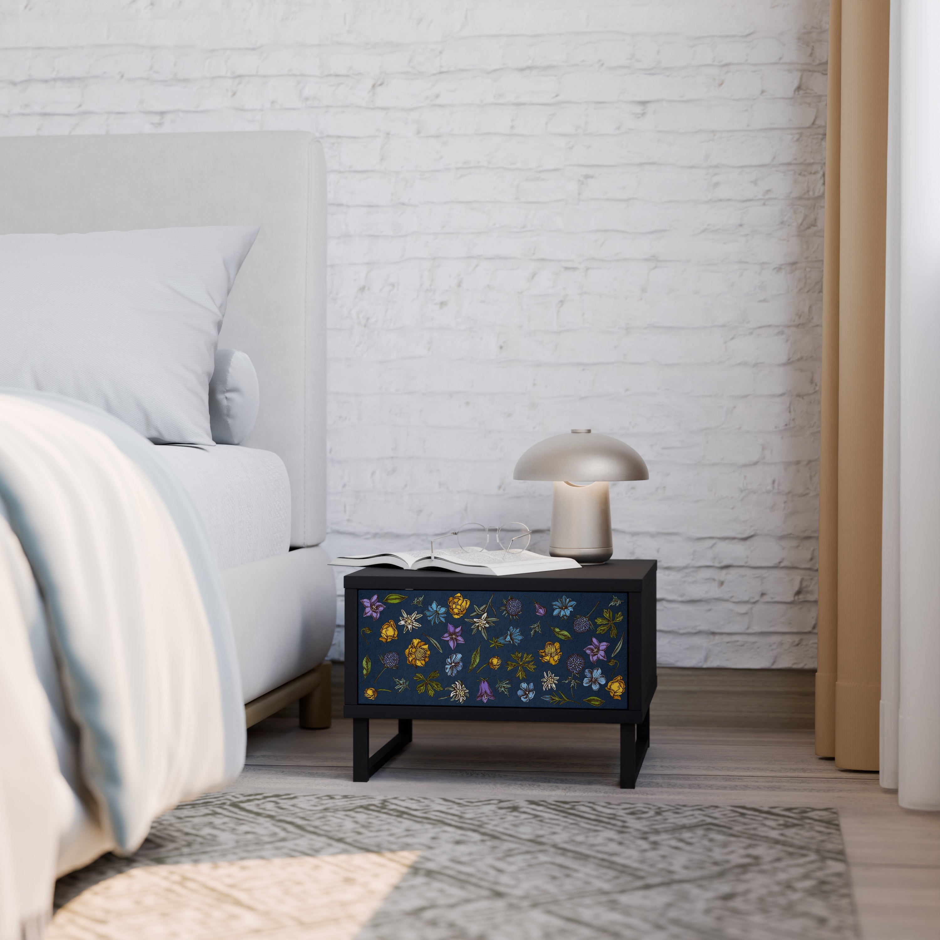 Nachttisch „FLOWERS ON NAVY BLUE“ in schwarzem Finish