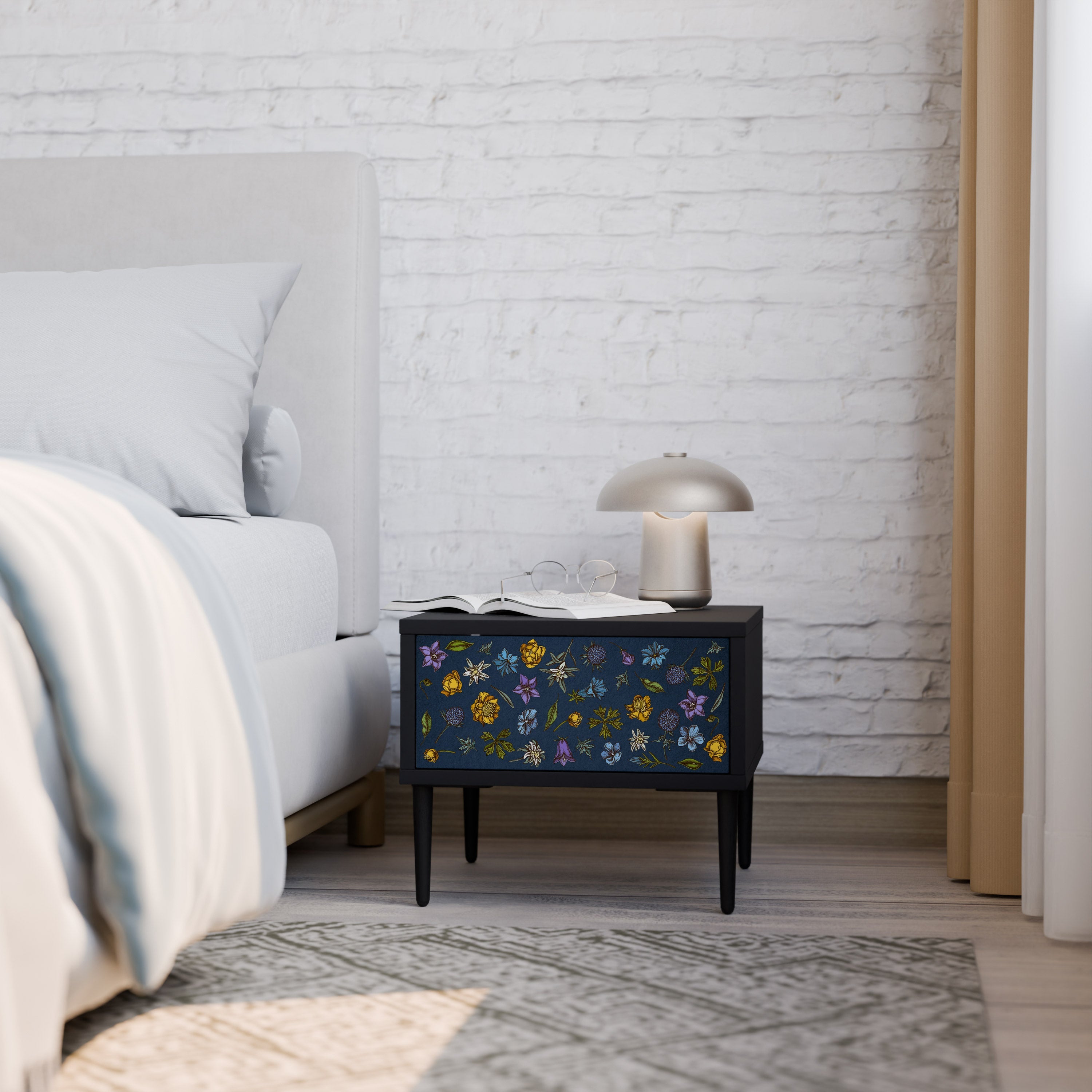 Nachttisch „FLOWERS ON NAVY BLUE“ in schwarzem Finish