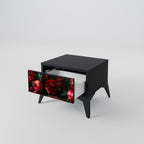 DAHLIAS AND POMEGRANATES Nachttisch in Schwarz