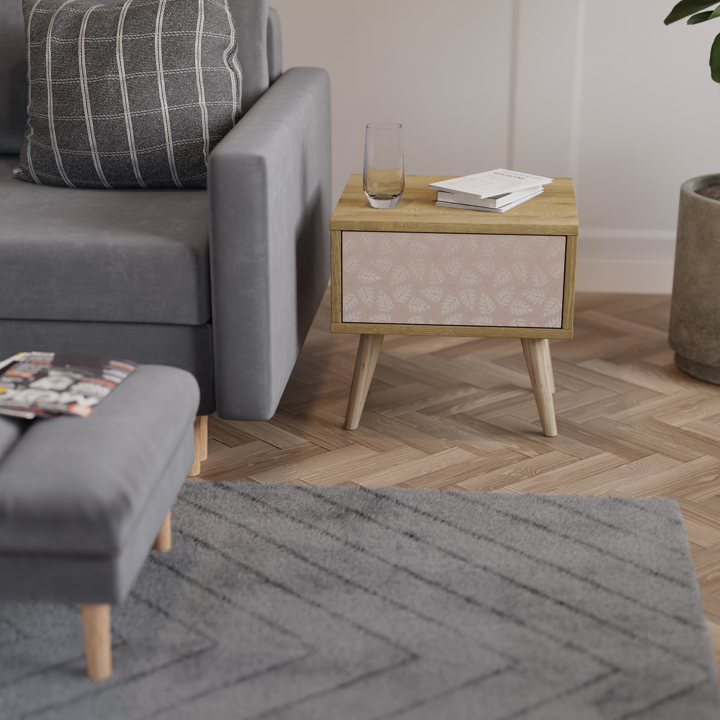 LEAVES ON BEIGE Nachttisch in Eichenoptik