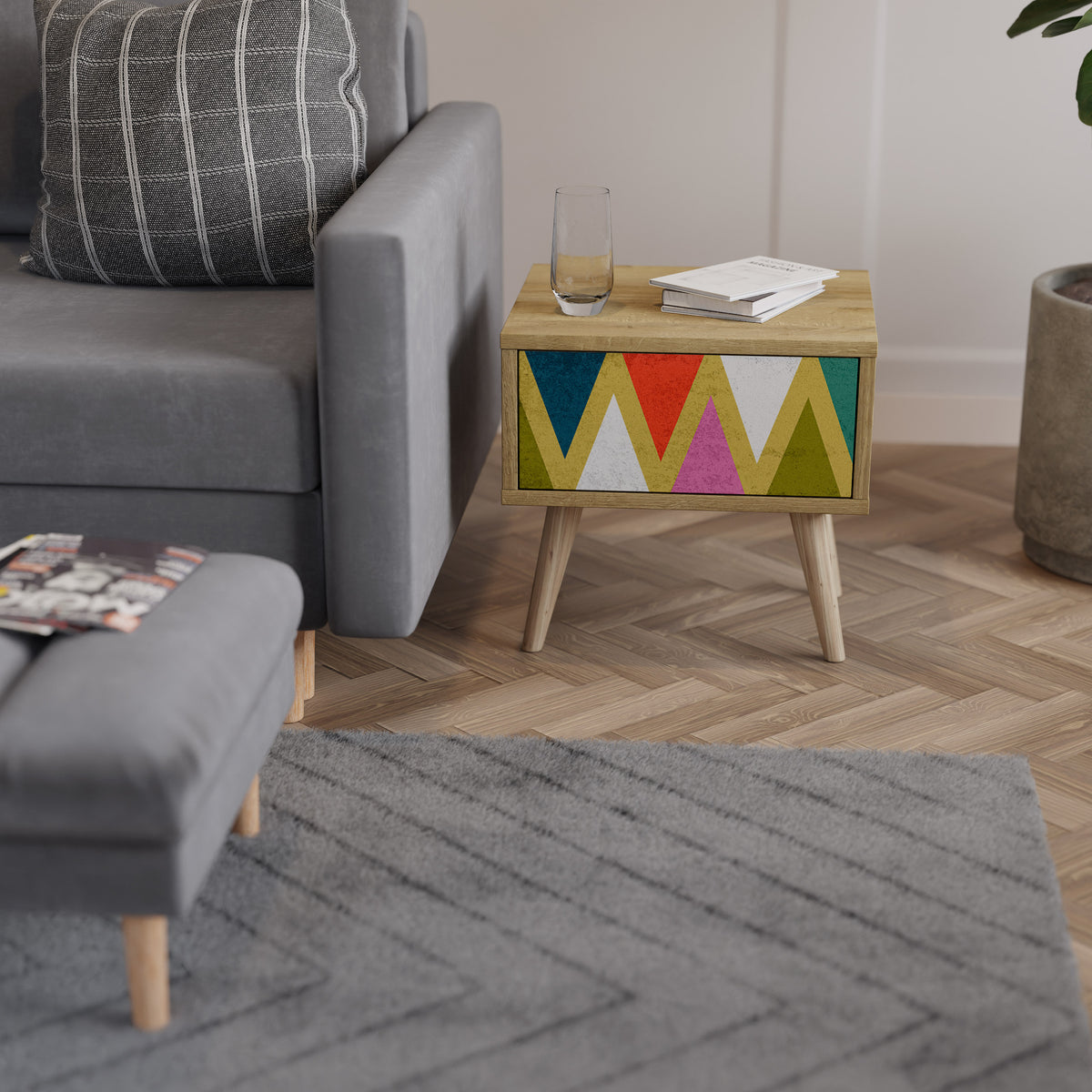 COLORFUL TRIANGLES Nachttisch