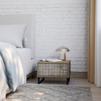 SLIGHTLY BLURRED Nachttisch in Eiche-Optik