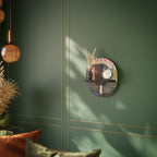 WHISPERS OF FORM Ovales Kunstregal in Schwarz