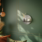 WHITE WHISPER Rundes Kunstregal in Schwarz