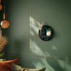 ELECTRIC ILLUSION Rundes Kunstregal in Schwarz