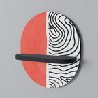 ORANGEY TREASURE Ovales Kunstregal in Schwarz