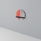 ORANGEY TREASURE Rundes Kunstregal in Schwarz