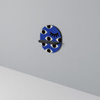 GEOMETRIC EYES Ovales Kunstregal in Schwarz