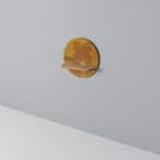 STRENGTHENING RELATION Rundes Kunstregal in Eiche-Optik