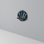 CONTRAST DANCE Rundes Kunstregal in Schwarz