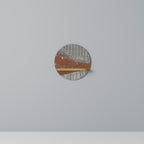 STRIPED TERRAIN Rundes Kunstregal in Eiche-Optik