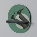 FALL OF MAN Ovales Kunstregal in Schwarz