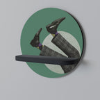 FALL OF MAN Rundes Kunstregal in Schwarz