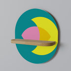 SPIRITUAL SUPPORT Ovales Kunstregal in Eiche-Optik