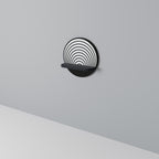 WHISPERING ROUNDS Rundes Kunstregal in Schwarz