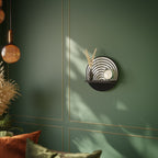 WHISPERING ROUNDS Rundes Kunstregal in Schwarz