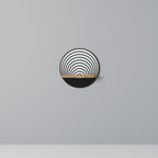 WHISPERING ROUNDS Rundes Kunstregal in Eiche-Optik