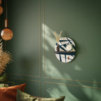 SHADOW SYMPHONY Ovales Kunstregal in Schwarz