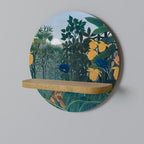 THE REPAST OF THE LION Rundes Kunstregal in Eiche-Optik