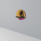 HER WITH A PEARL Rundes Kunstregal in Schwarz