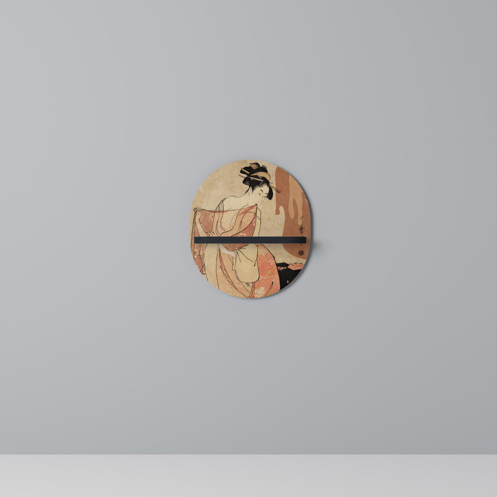 WOMAN, CAT AND EXTRA BROWN Ovales Kunstregal in Schwarz