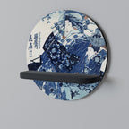 JAPANESE WOMAN Rundes Kunstregal in Schwarz